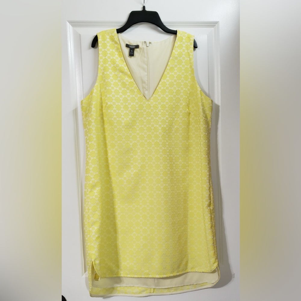 Muse Sleeveless Yellow Embroidered Dress Size X-Large